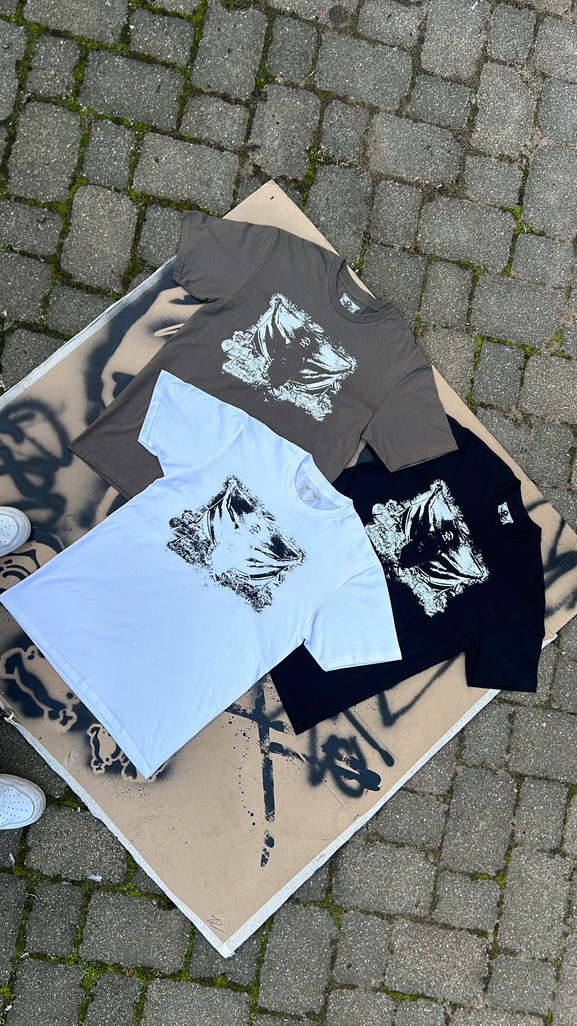 Tousan Flag Bearer Graphic T-Shirt (%)