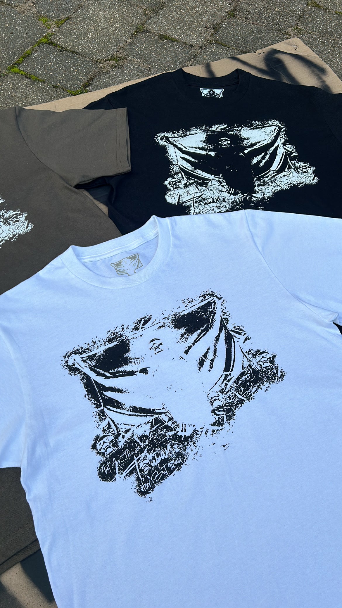 Tousan Flag Bearer Graphic T-Shirt (%)