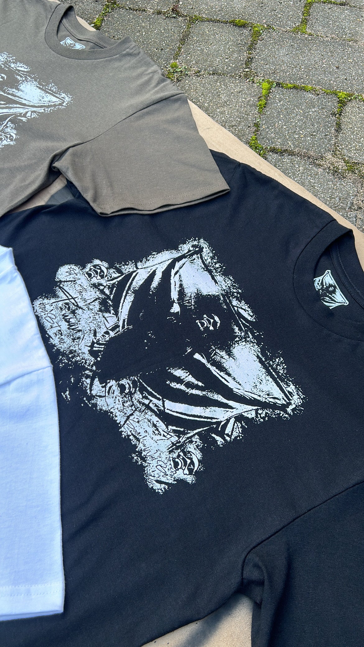 Tousan Flag Bearer Graphic T-Shirt (%)